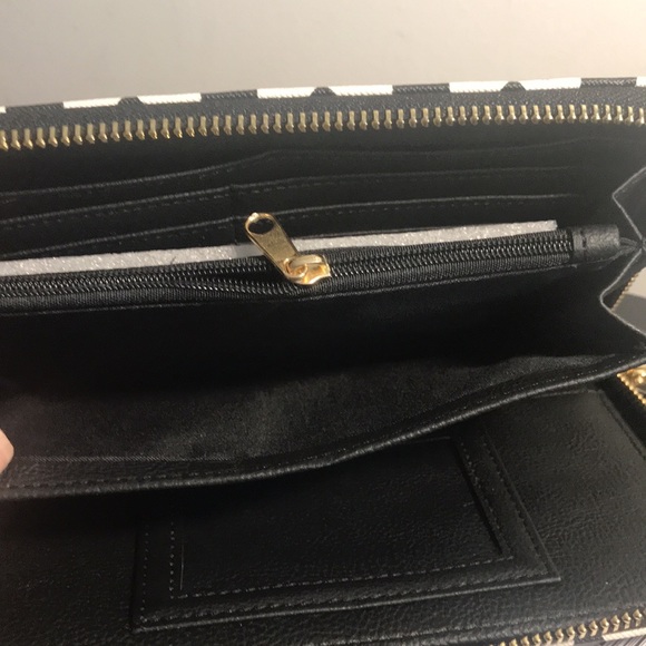 Betsey Johnson, Black with White Skull Heads Wallet - Picture 5 of 7